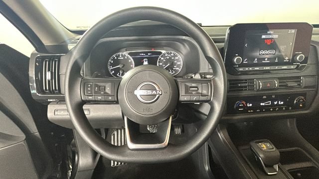 Used 2025 Nissan Pathfinder S AWD/4WD image 14