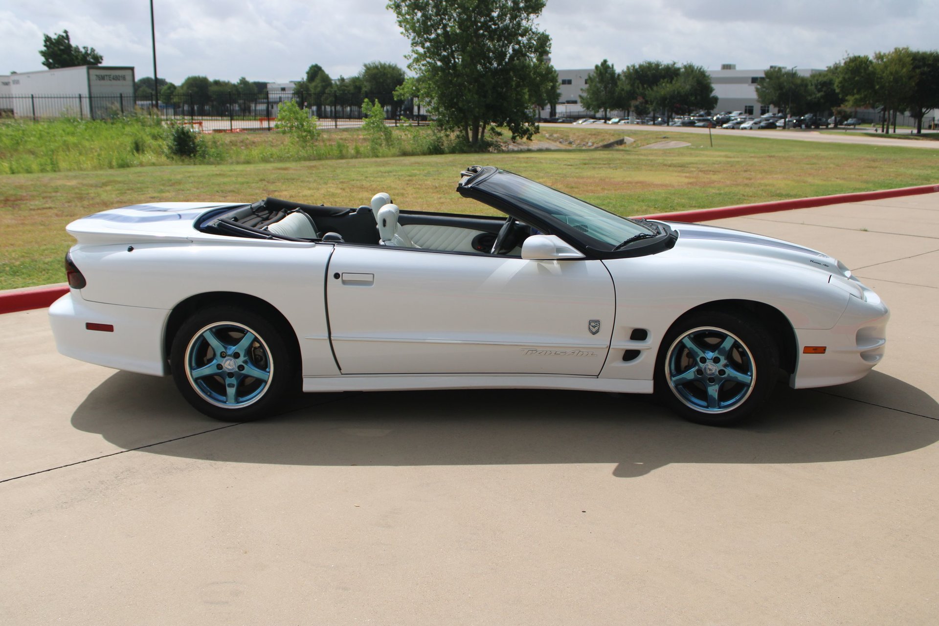 Used 1999 Pontiac Firebird Trans Am RWD image 17