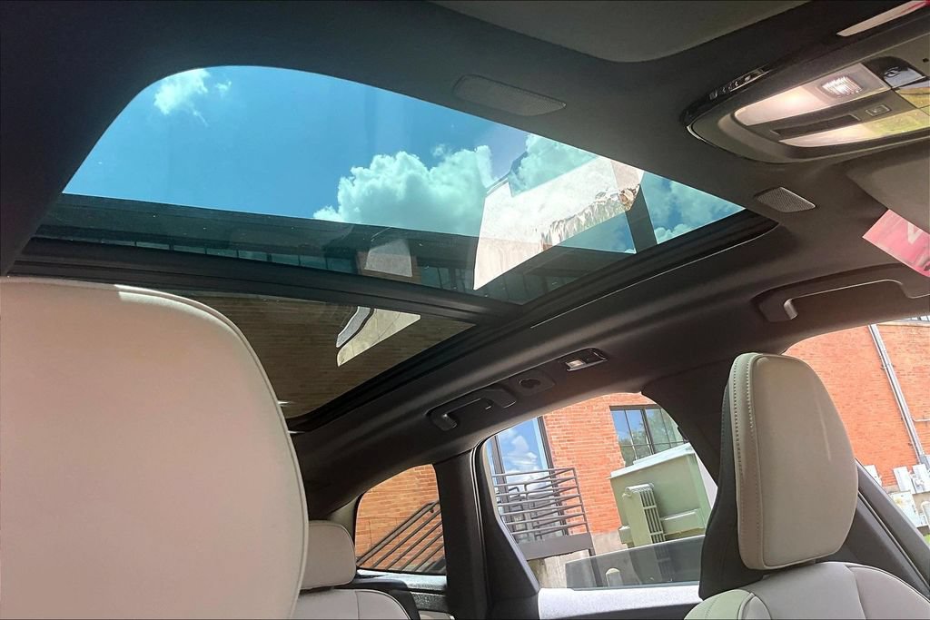 Certified 2026 Volvo XC60 B5 Plus AWD/4WD image 23