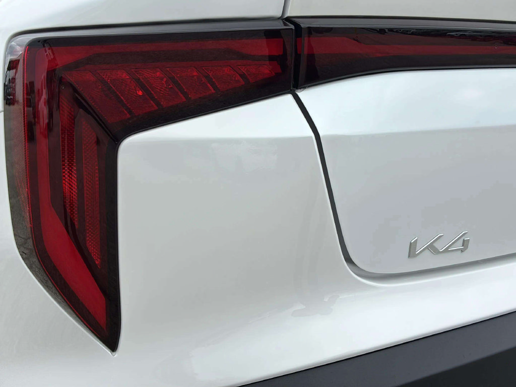 Used 2025 Kia K4 FWD image 9