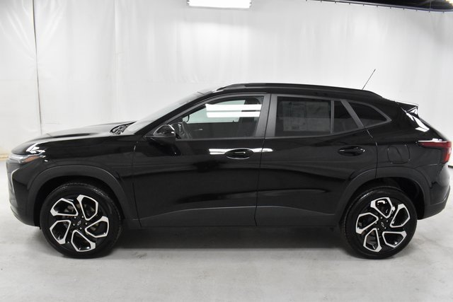 Used 2025 Chevrolet Trax RS w/ Driver Confidence Package image 8