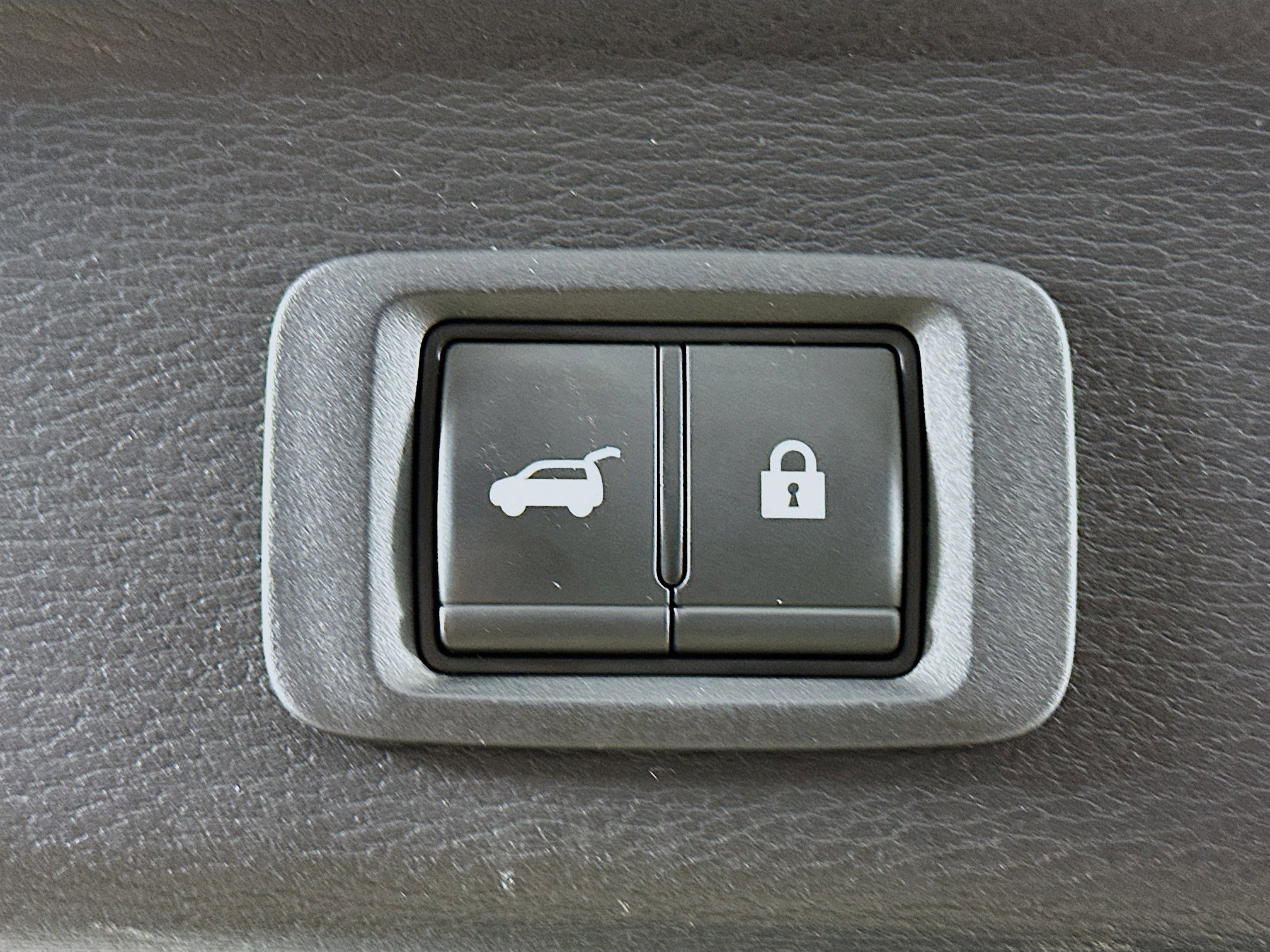 Used 2023 Mitsubishi Outlander SE image 30