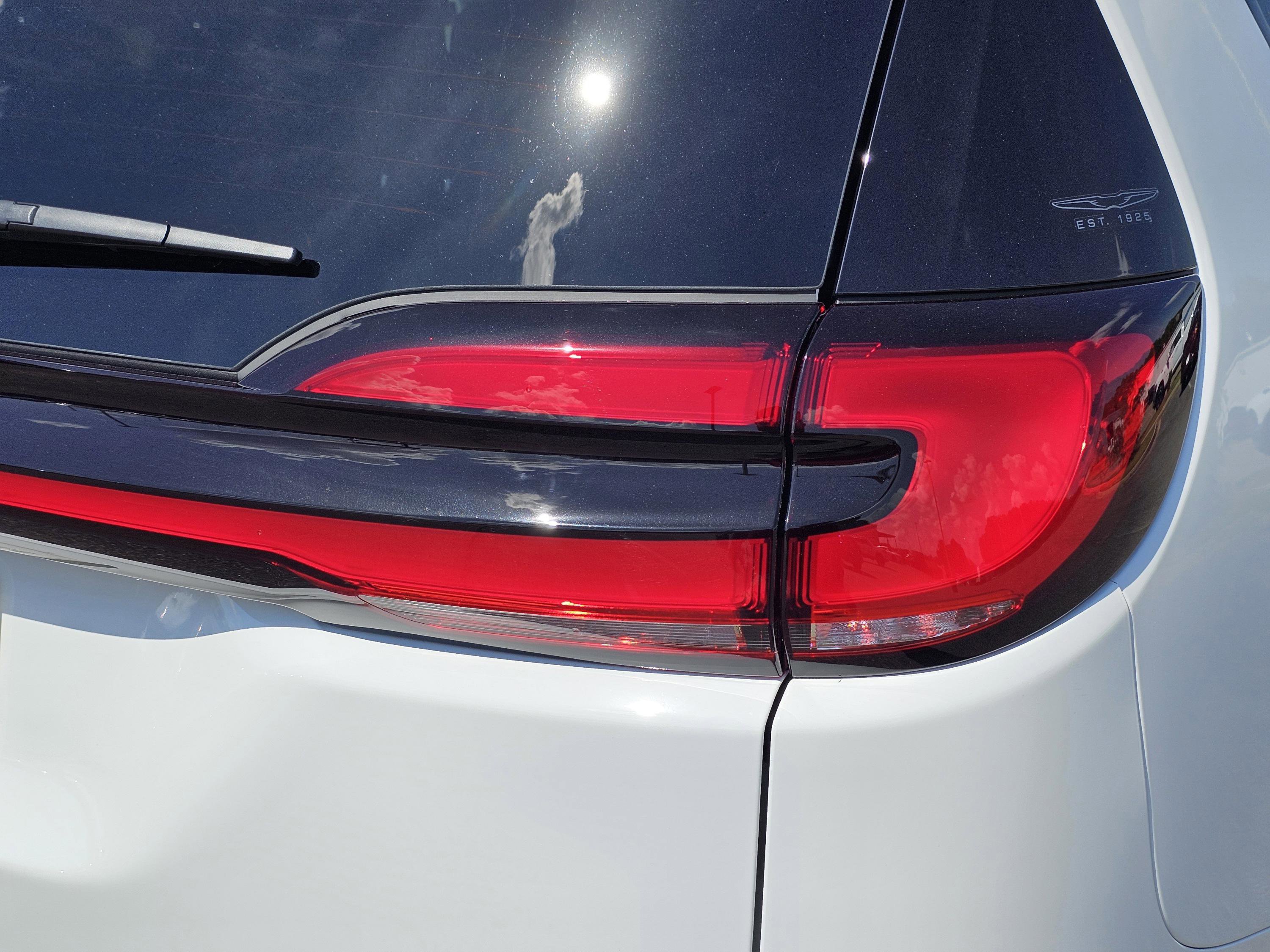 New 2026 Chrysler Pacifica Select image 9