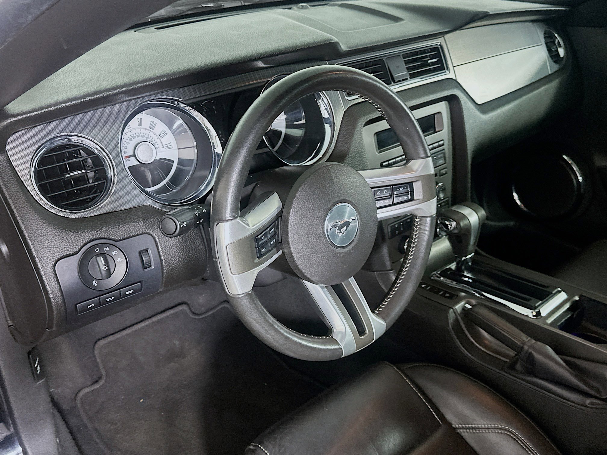 Used 2010 Ford Mustang GT Premium image 18