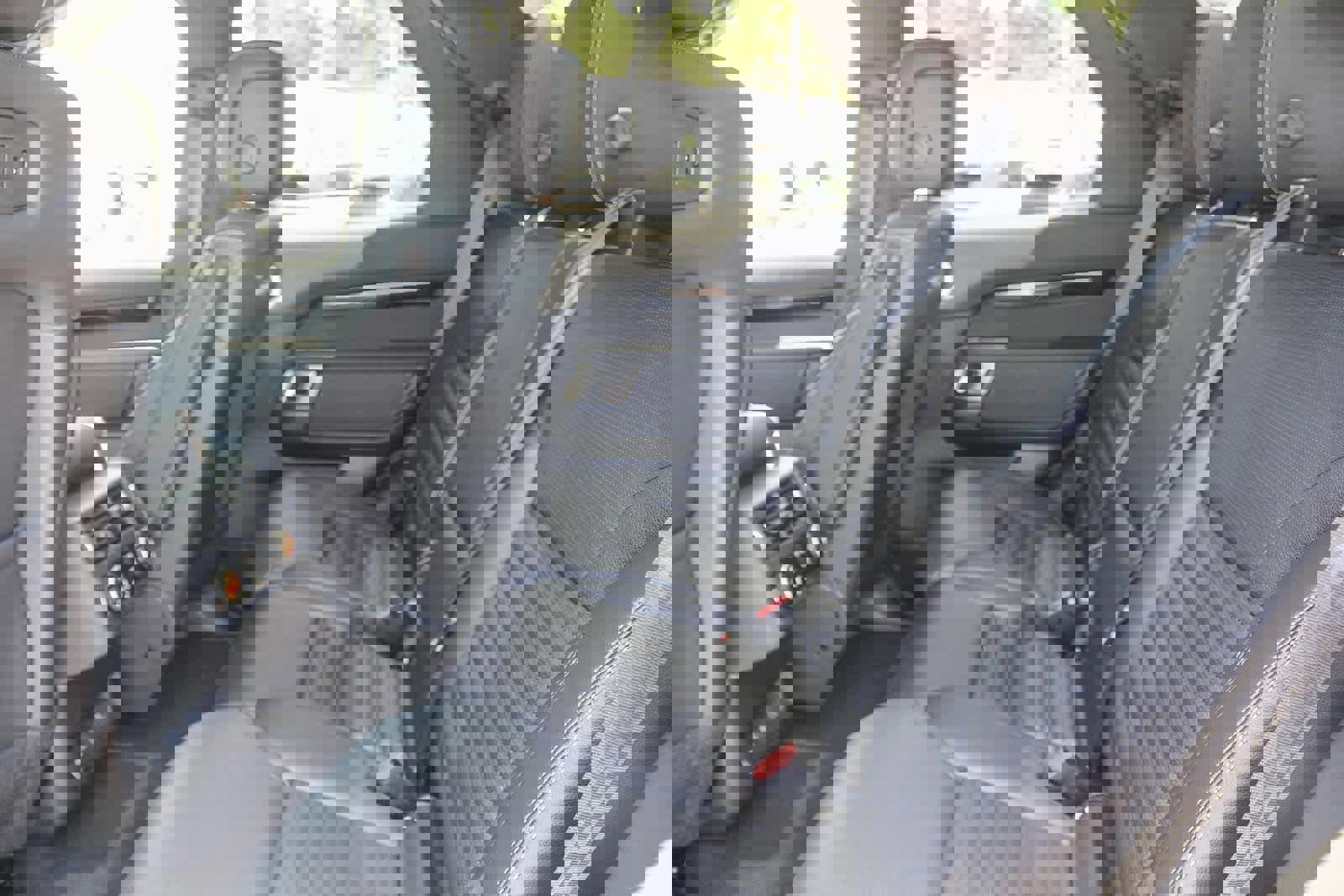 New 2025 Land Rover Discovery S image 17