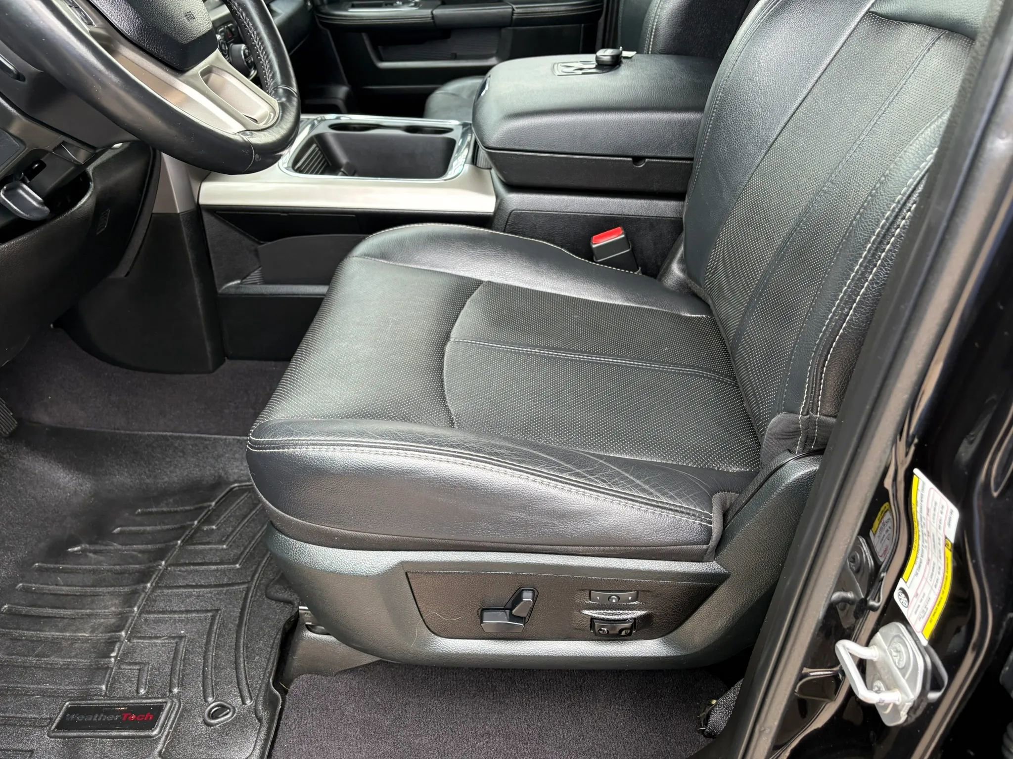 Used 2018 RAM 2500 Laramie w/ Sport Appearance Group AWD/4WD image 12