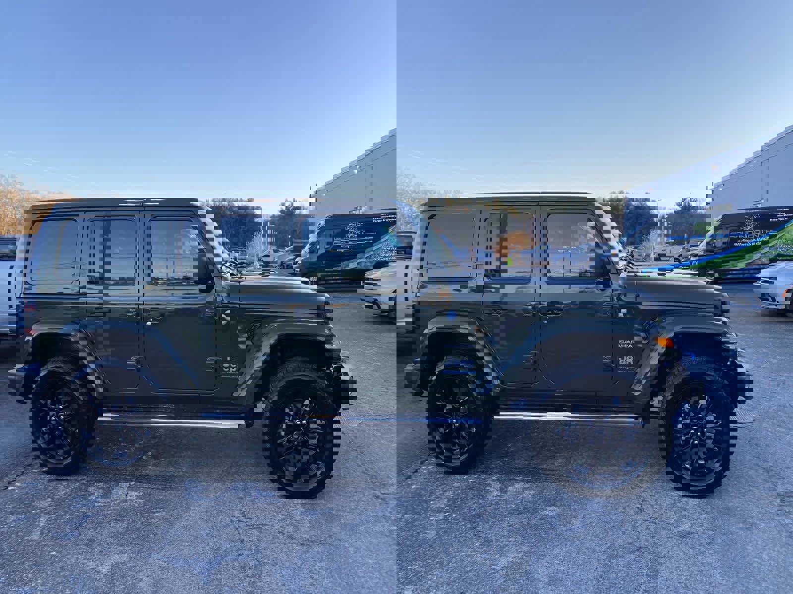 Used 2024 Jeep Wrangler Sahara w/ Technology Group image 2