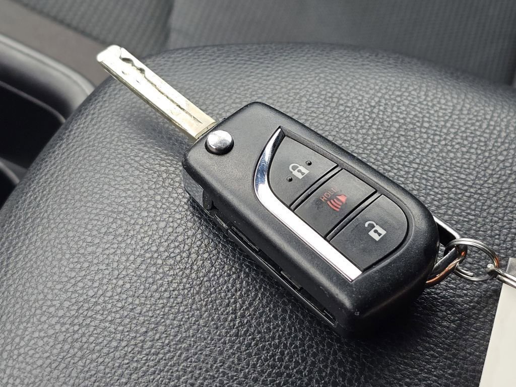 Used 2024 Toyota RAV4 LE AWD/4WD image 33