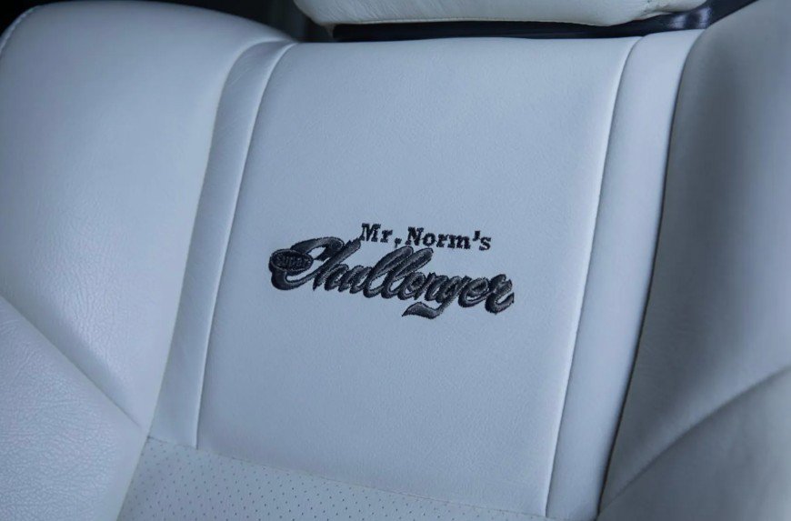 Used 2010 Dodge Challenger SRT8 w/ SRT Option Group II RWD image 4