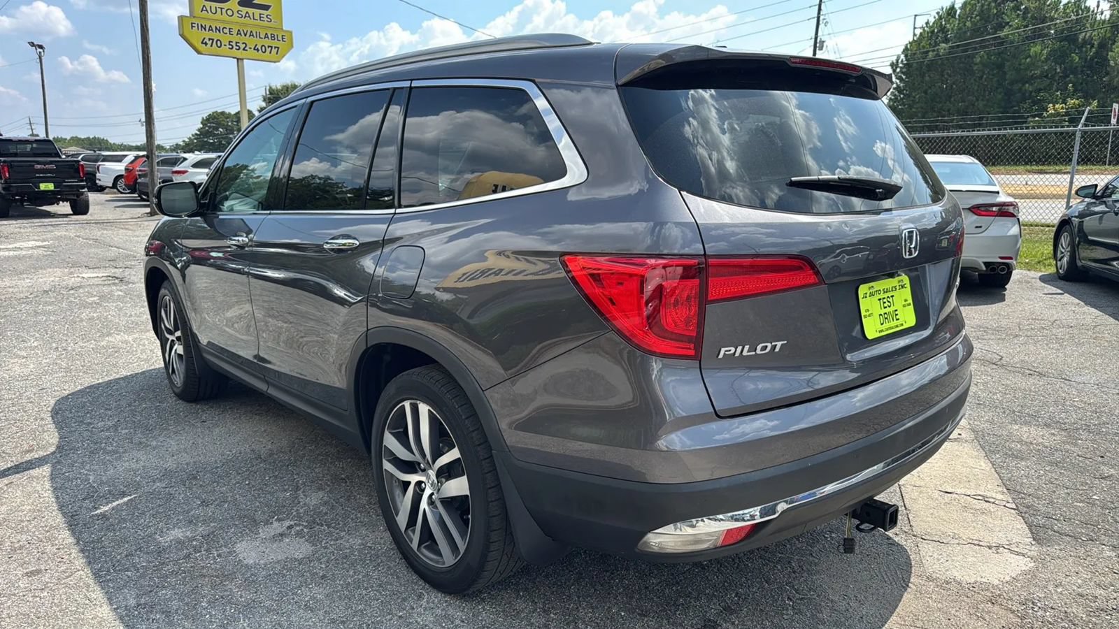 Used 2017 Honda Pilot Touring image 5