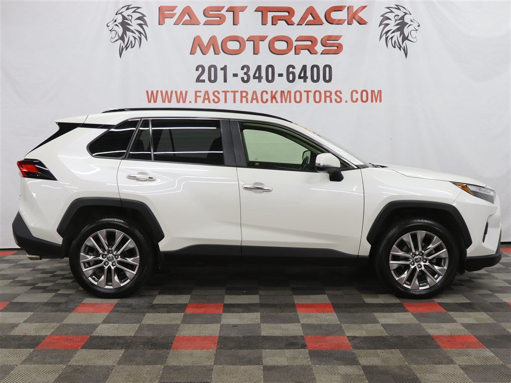 Used 2022 Toyota RAV4 Limited AWD/4WD image 4