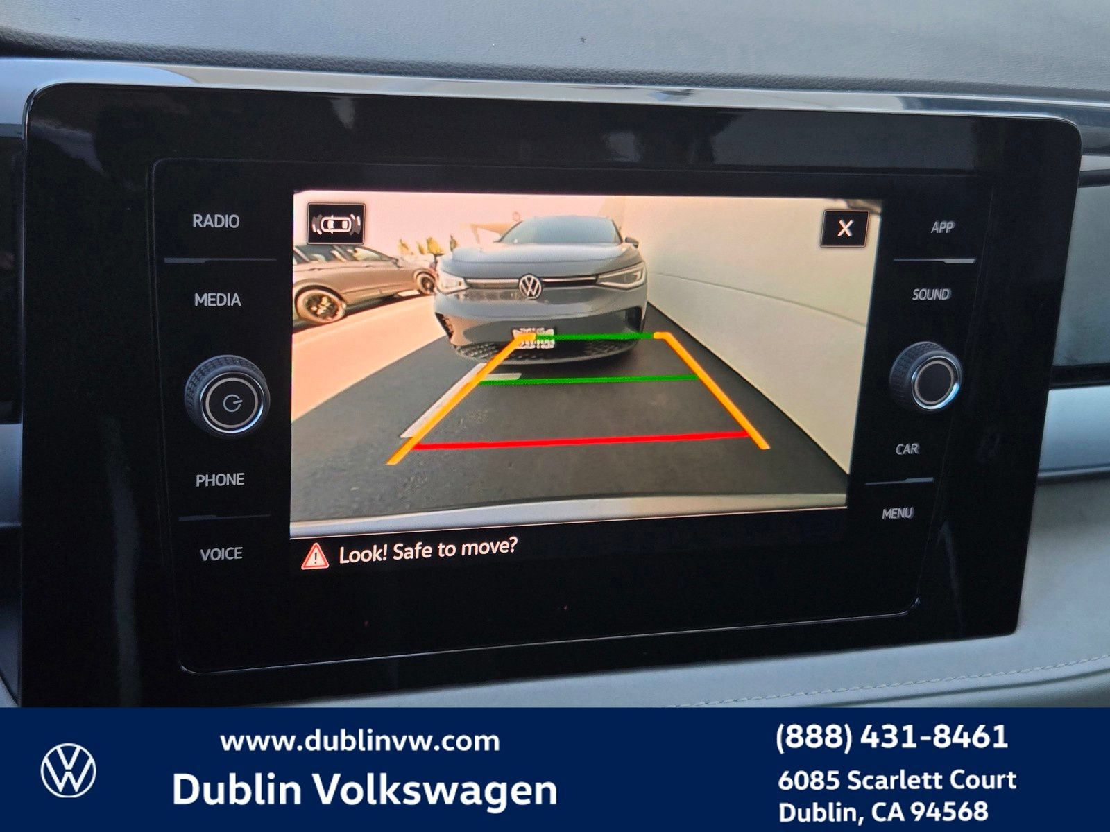 Certified 2025 Volkswagen Taos SE w/ Panoramic Sunroof Package FWD image 15