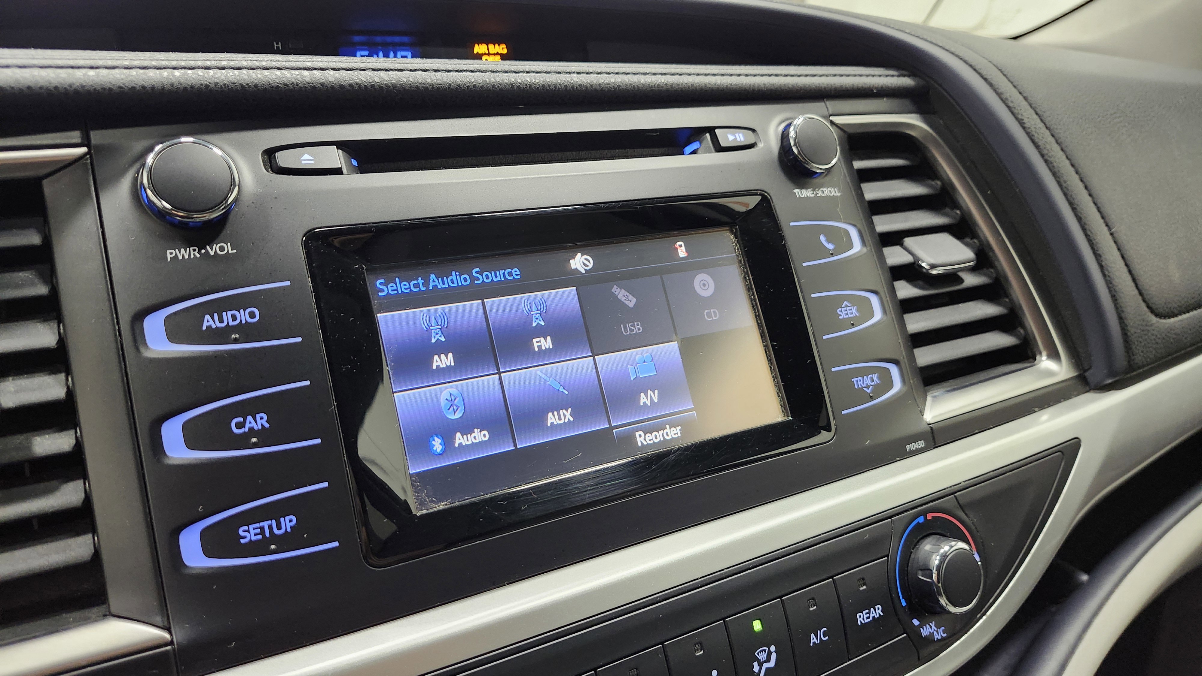 Used 2015 Toyota Highlander LE image 4