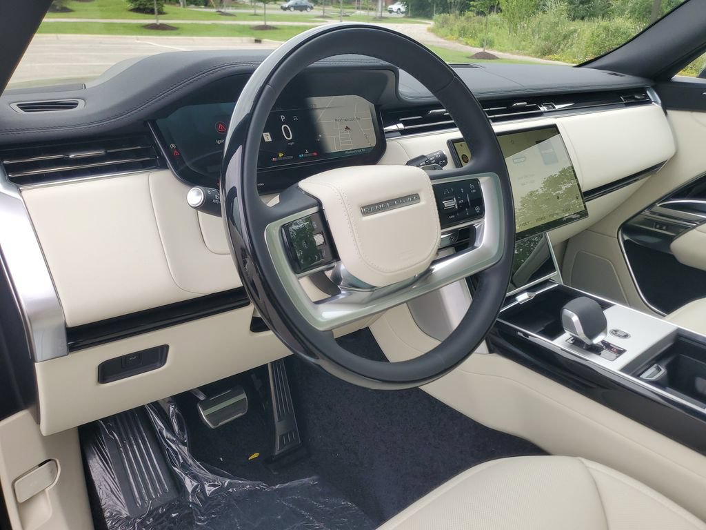 New 2026 Land Rover Range Rover Long Wheelbase SE AWD/4WD image 13