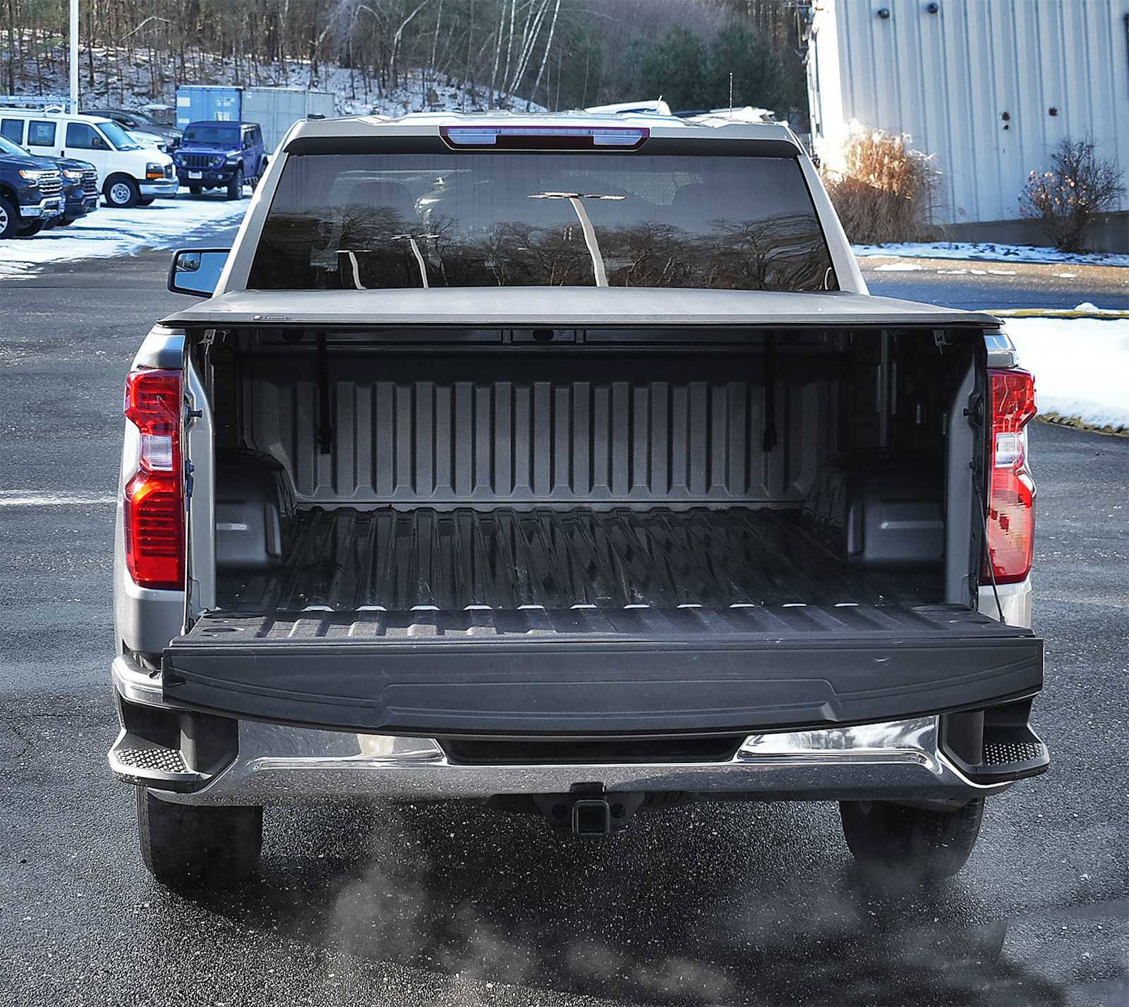 Used 2025 Chevrolet Silverado 1500 LT image 8