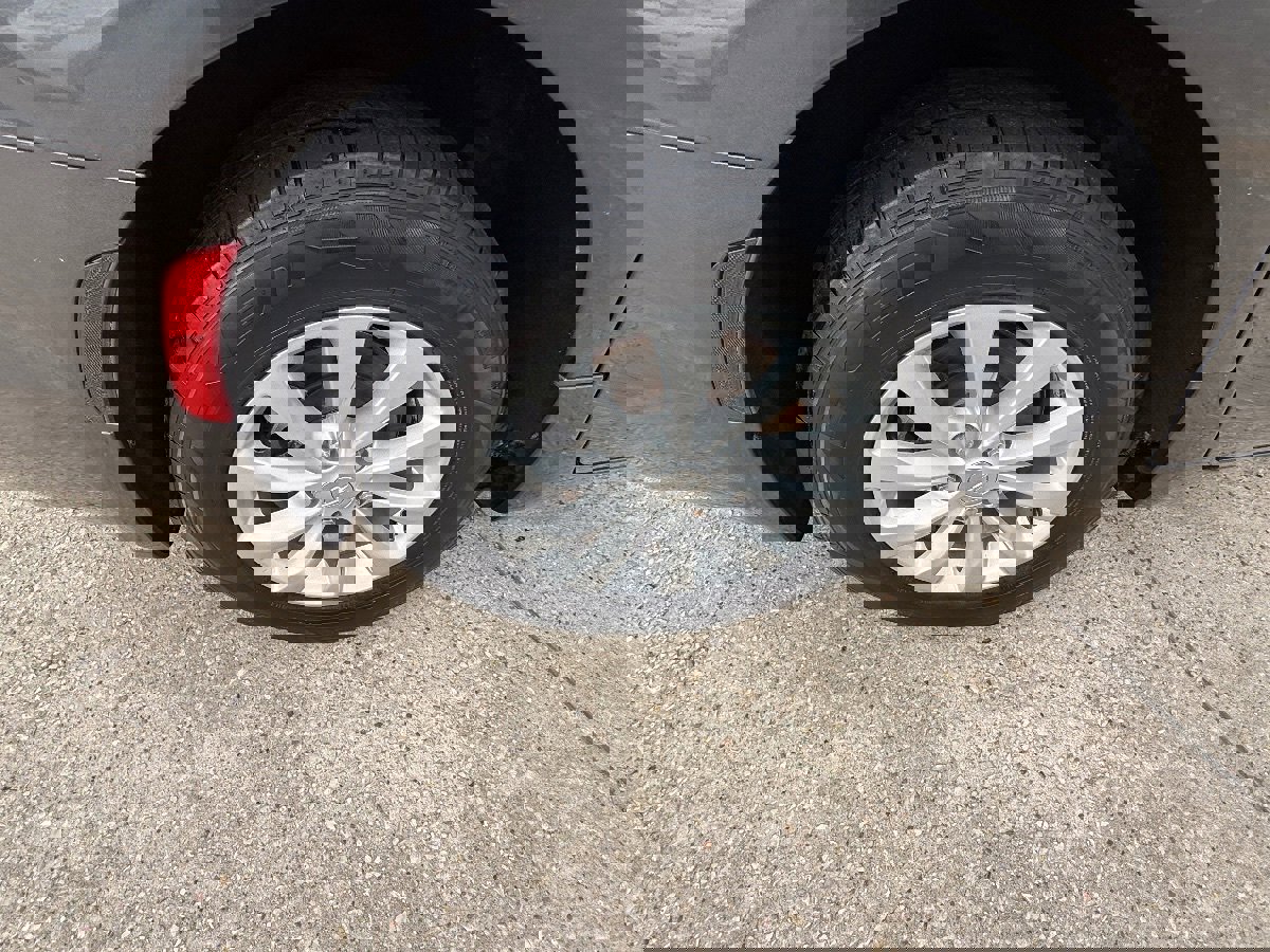 Used 2017 Chrysler Pacifica Touring-L FWD image 12