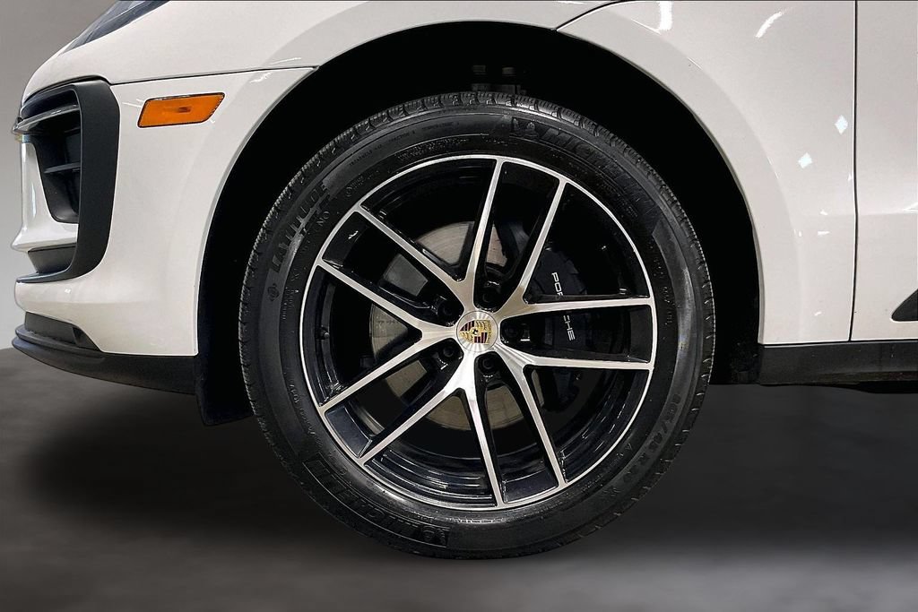 Used 2023 Porsche Macan AWD/4WD image 34