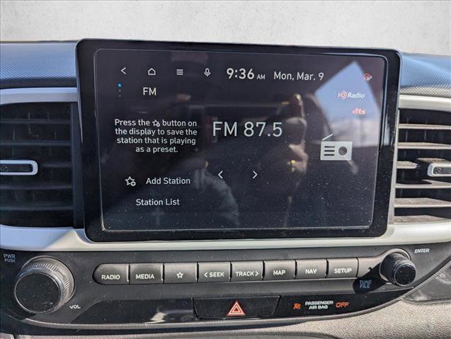 Used 2023 Hyundai Venue Limited image 16