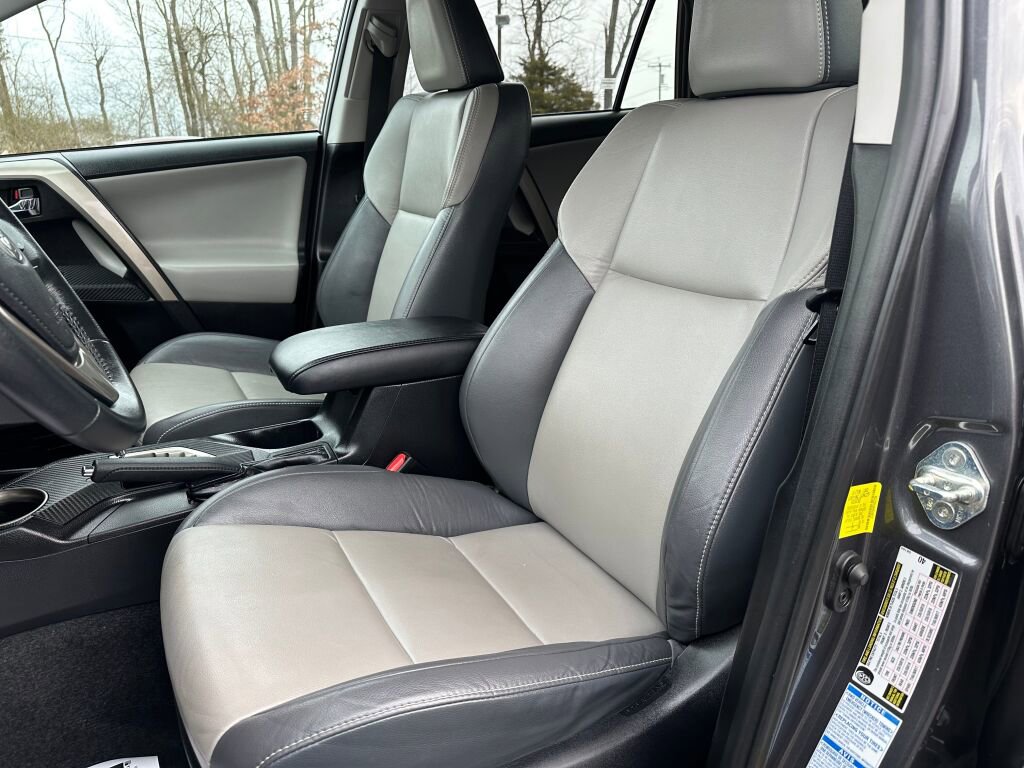 Used 2015 Toyota RAV4 Limited image 11