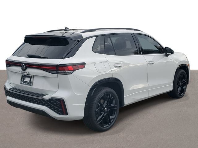 New 2026 Volkswagen Tiguan SE R-Line FWD image 4