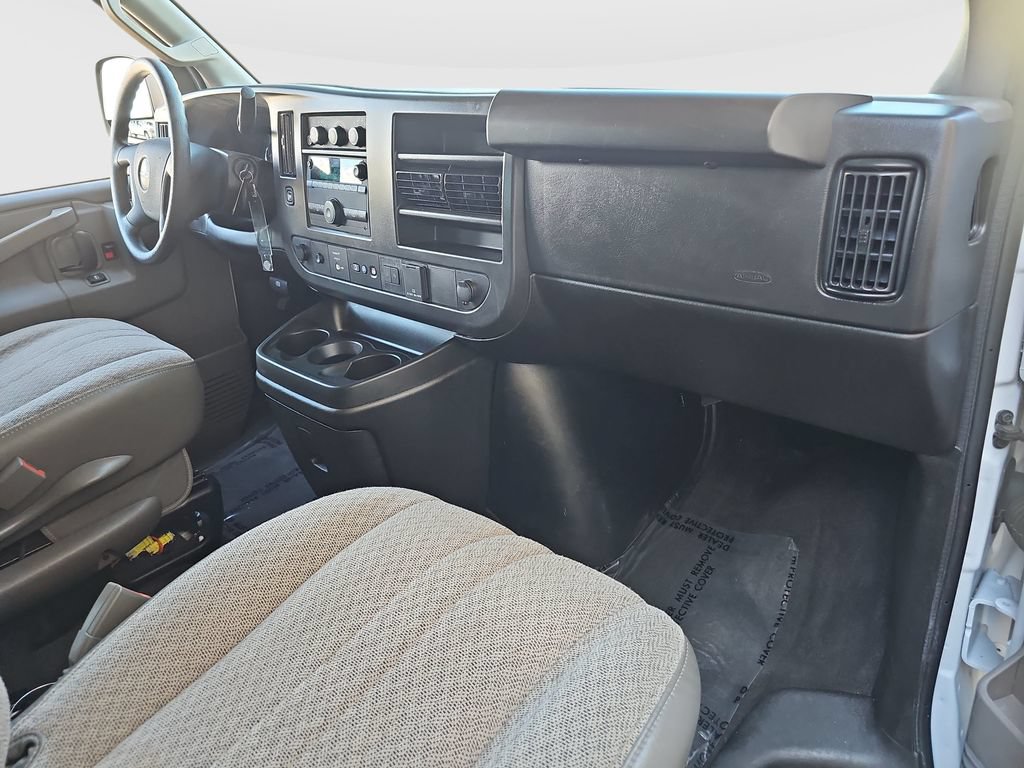 Used 2025 GMC Savana 3500 LT w/ LT Preferred Equipment Group RWD image 17