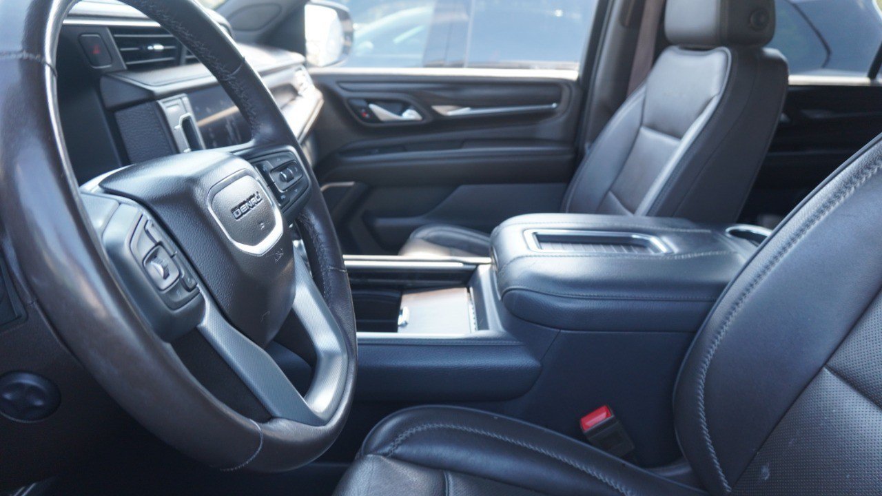 Used 2022 GMC Yukon Denali w/ Denali Premium Package AWD/4WD image 10