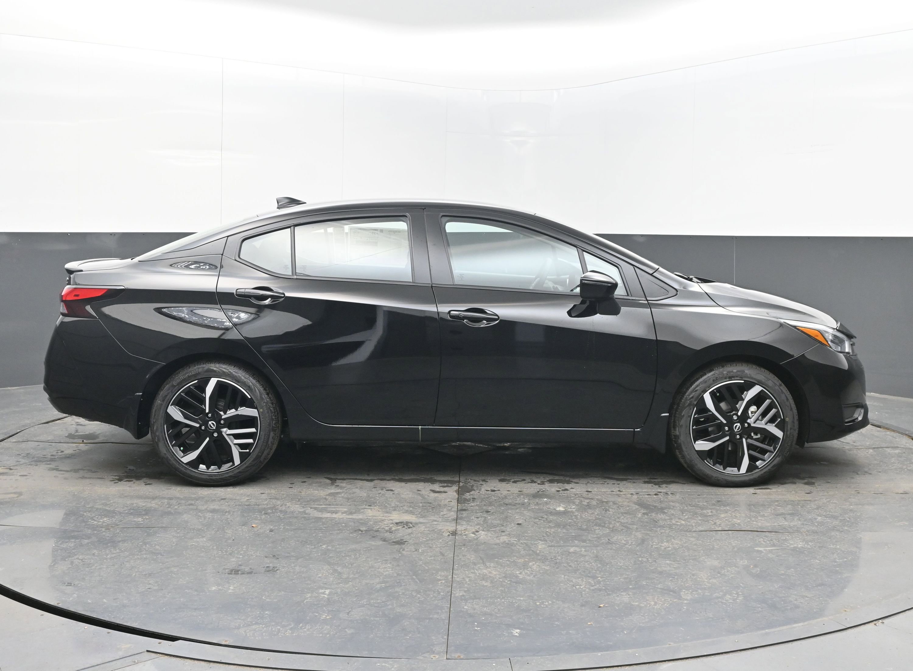 New 2025 Nissan Versa SR image 8