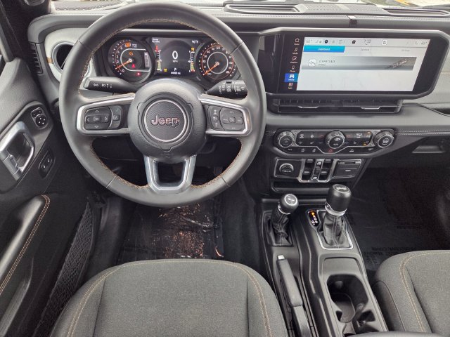 Used 2024 Jeep Wrangler Unlimited Sahara AWD/4WD image 28