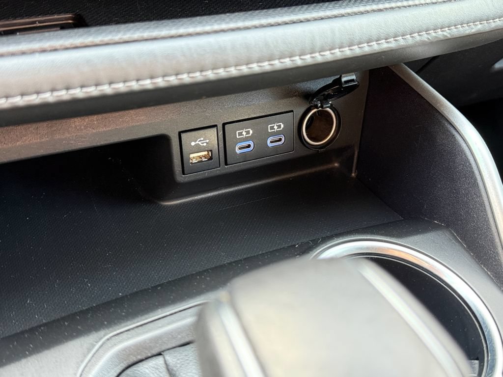 Used 2022 Toyota Highlander LE AWD/4WD image 40