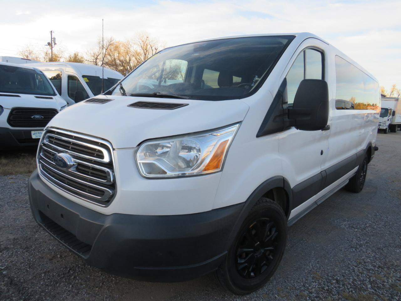 Used 2017 Ford Transit 350 XLT RWD image 1