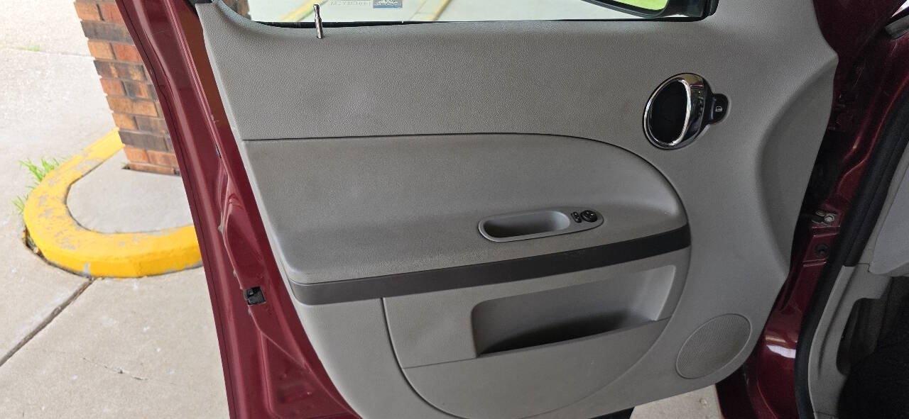 Used 2007 Chevrolet HHR LS FWD image 17