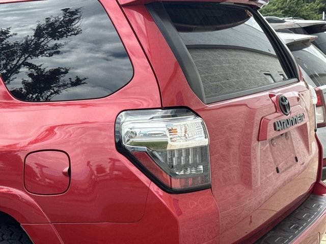 Used 2018 Toyota 4Runner SR5 AWD/4WD image 5