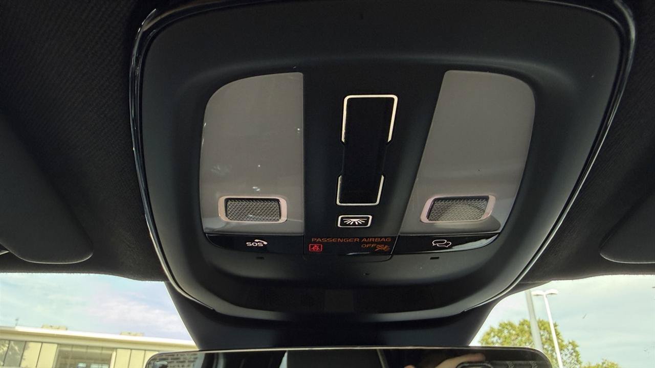 Used 2023 Volvo XC40 Recharge Ultimate AWD/4WD image 56