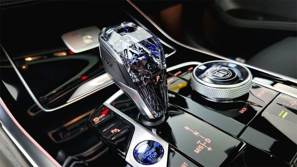 New 2026 BMW ALPINA XB7 image 14