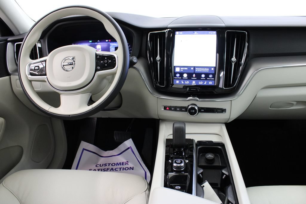 Used 2024 Volvo XC60 B5 Core AWD/4WD image 9