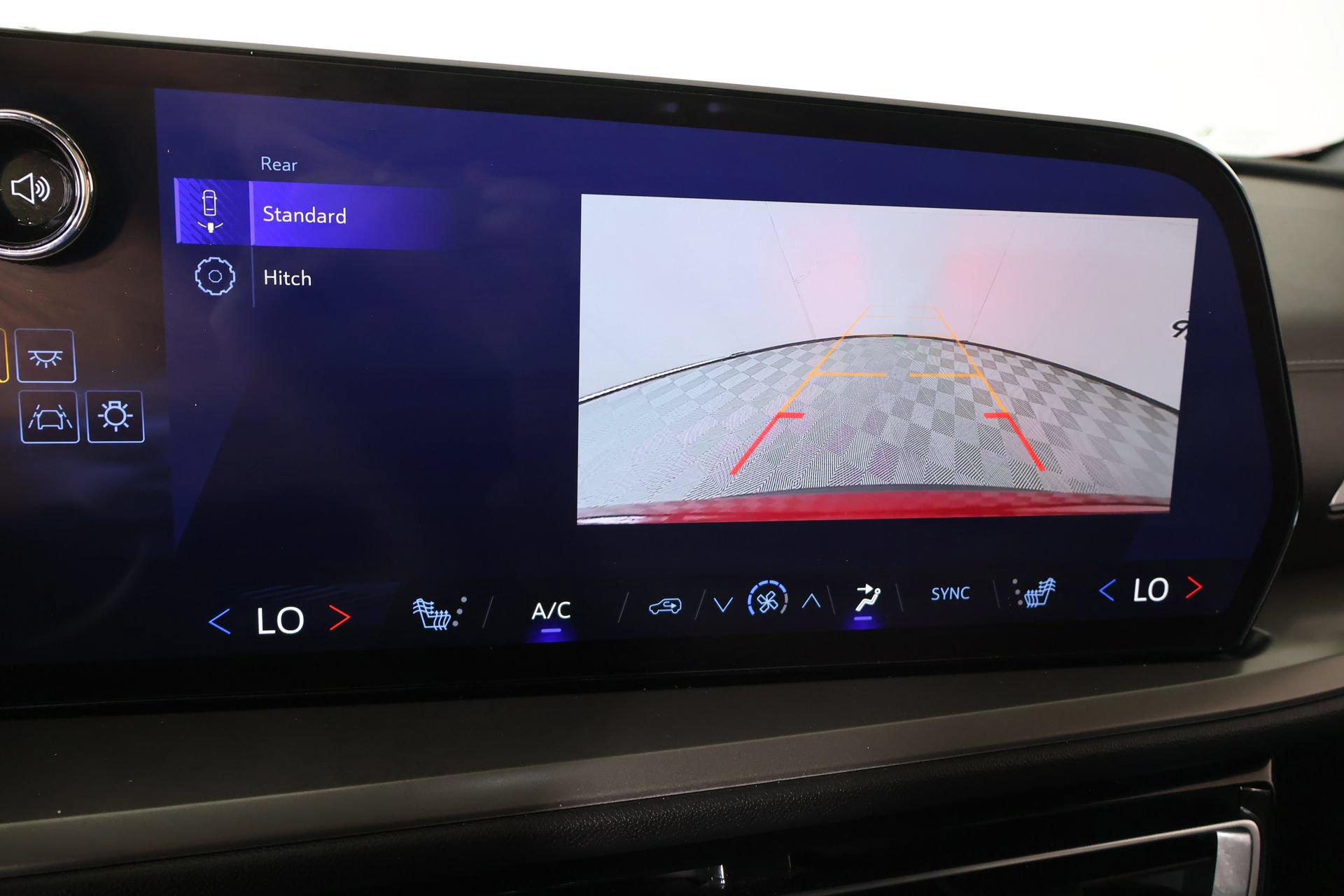 Used 2025 Chevrolet Traverse LT FWD image 6