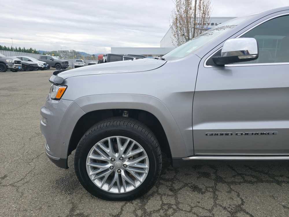 Used 2018 Jeep Grand Cherokee Summit AWD/4WD image 18