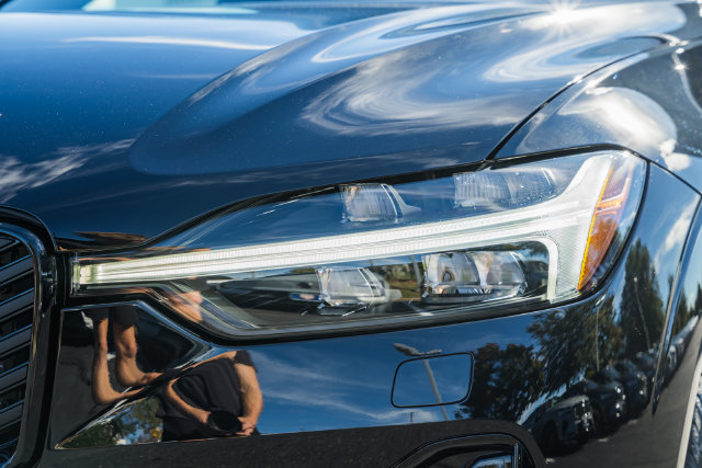 New 2027 Volvo XC60 B5 Plus AWD/4WD image 13
