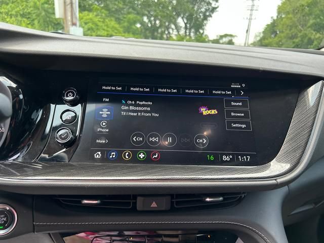 Used 2023 Buick Envision Preferred image 17