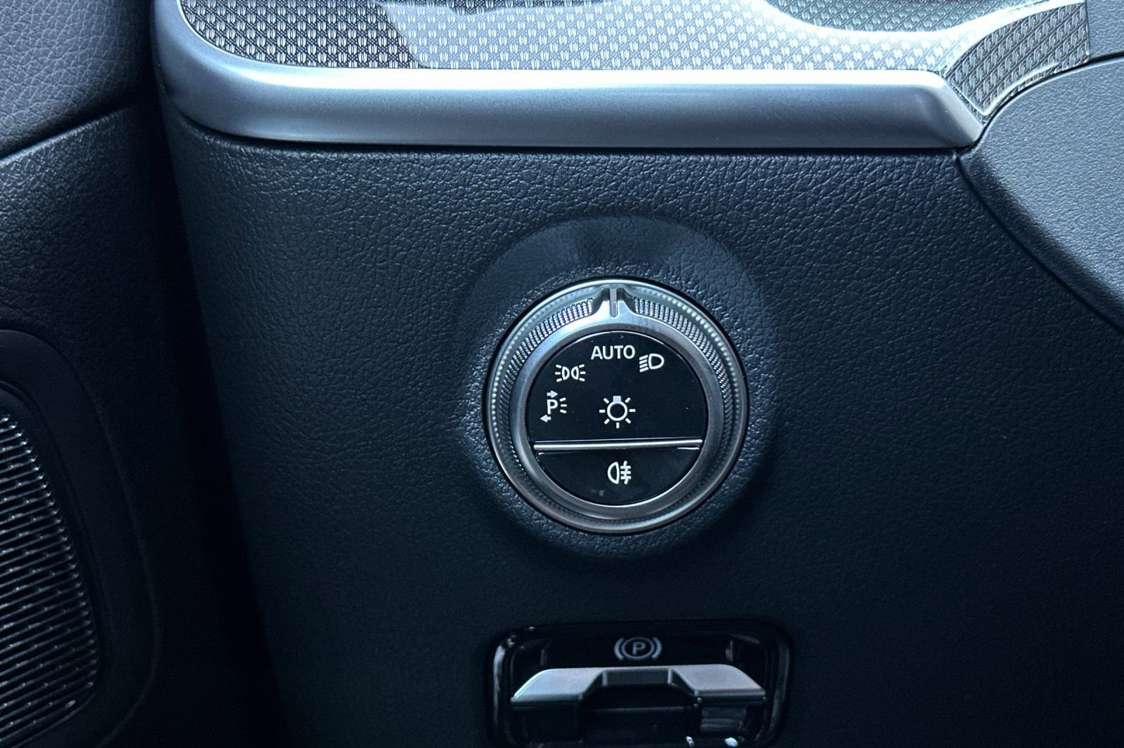 New 2025 Mercedes-Benz C 300 4MATIC Sedan image 27