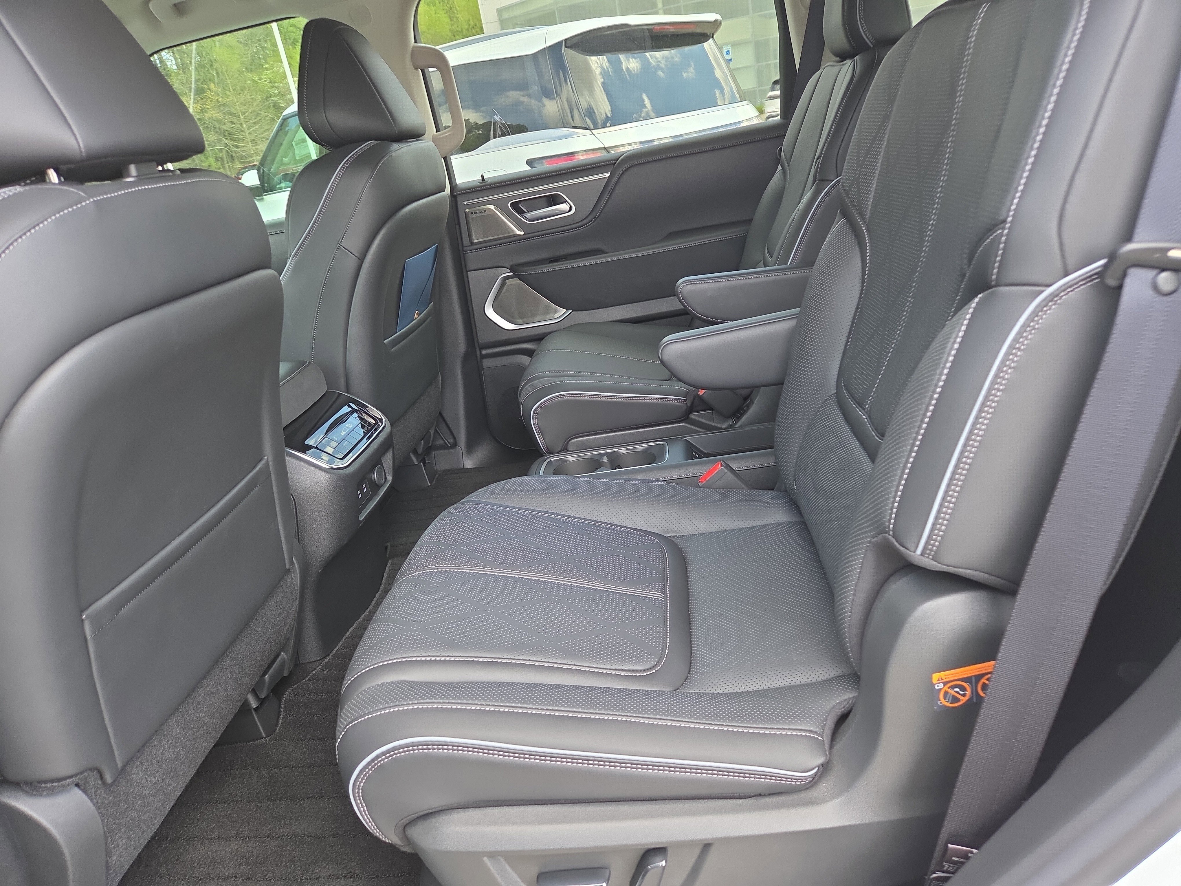 Used 2025 INFINITI QX80 Sensory image 7