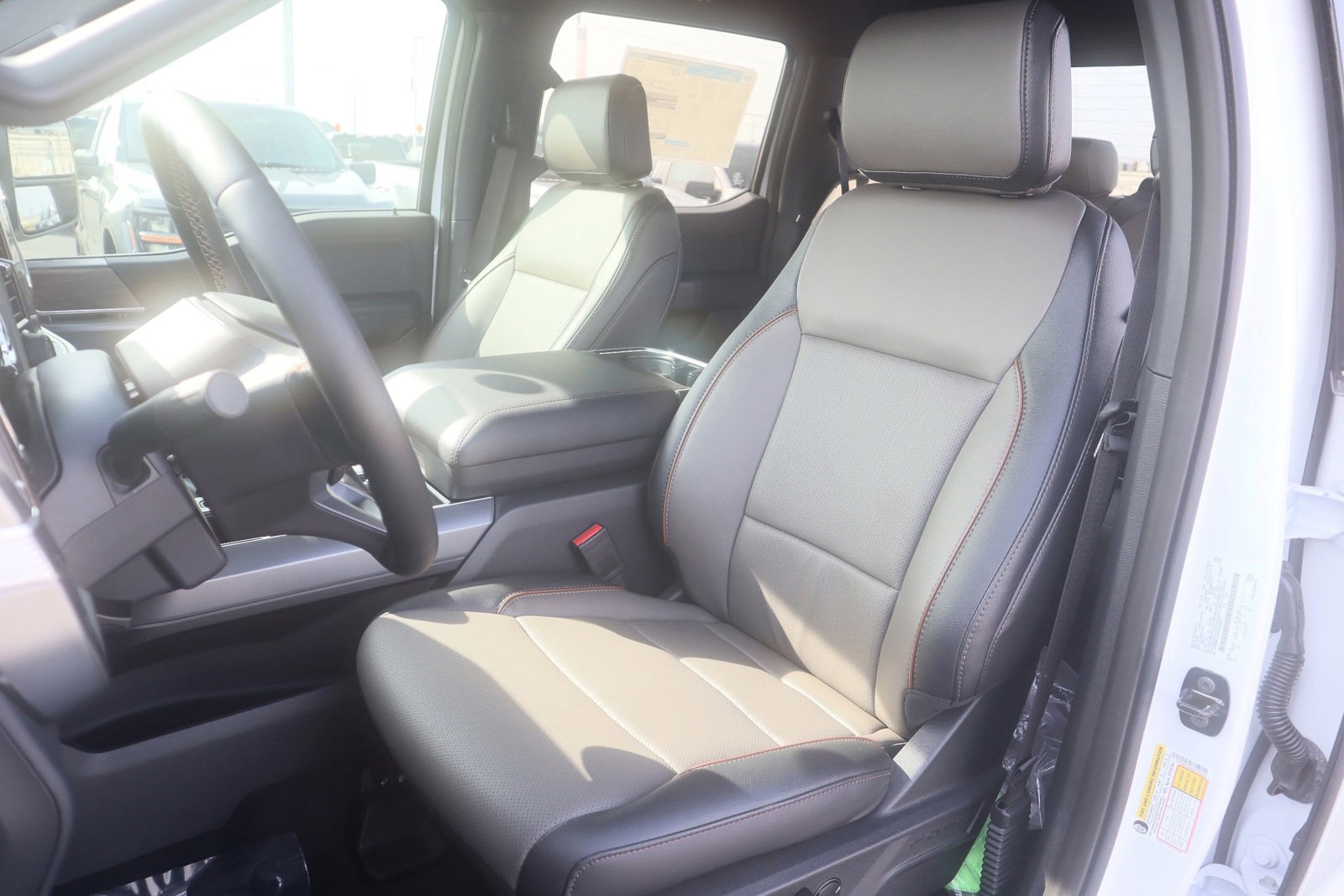 New 2025 Ford F150 Lariat w/ Equipment Group 501A Mid image 33