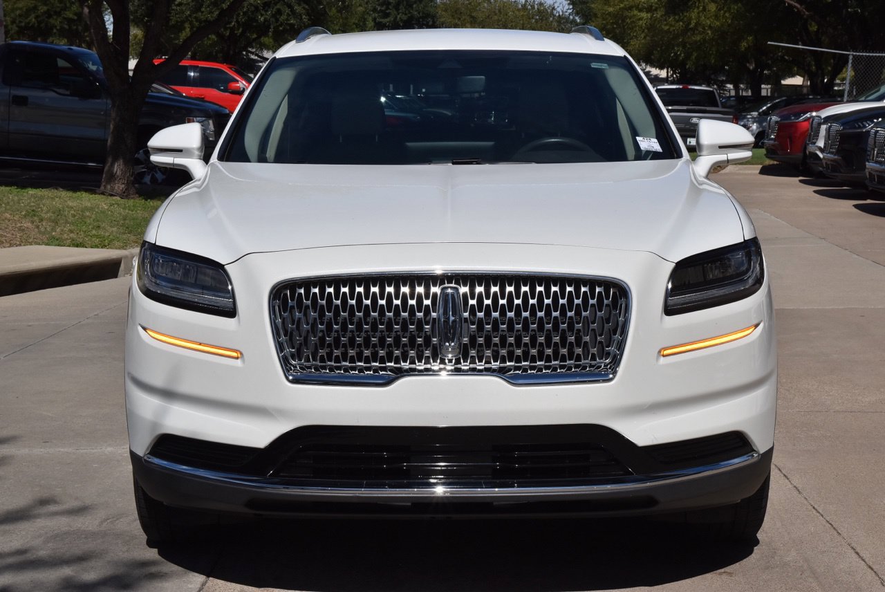 Used 2022 Lincoln Nautilus FWD w/ Premium Package image 3