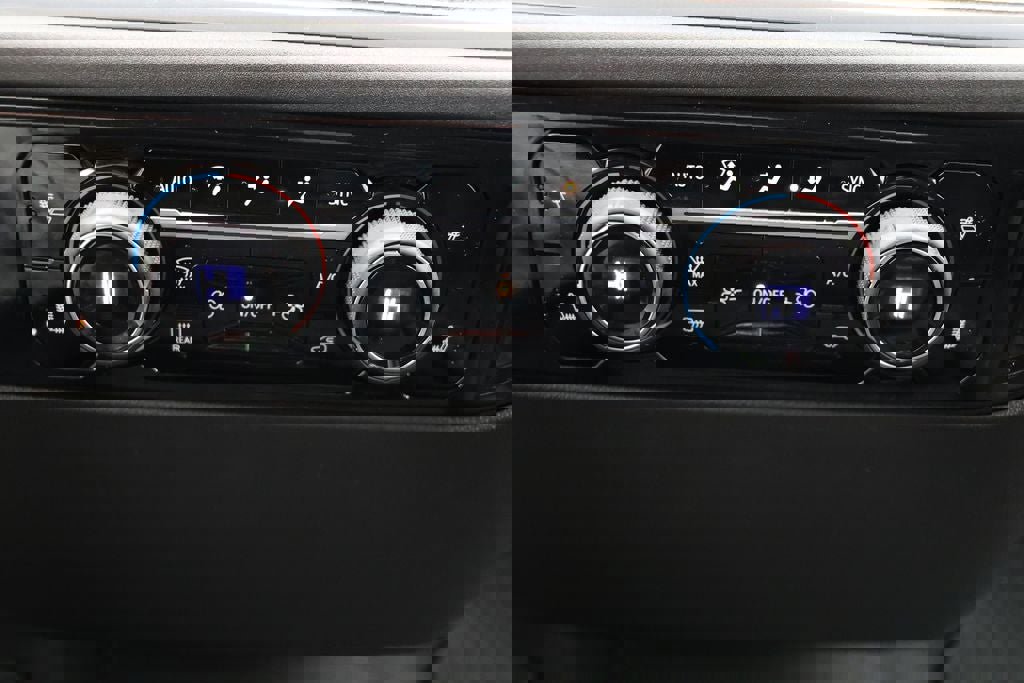 Used 2023 Chevrolet Silverado 1500 LT image 25