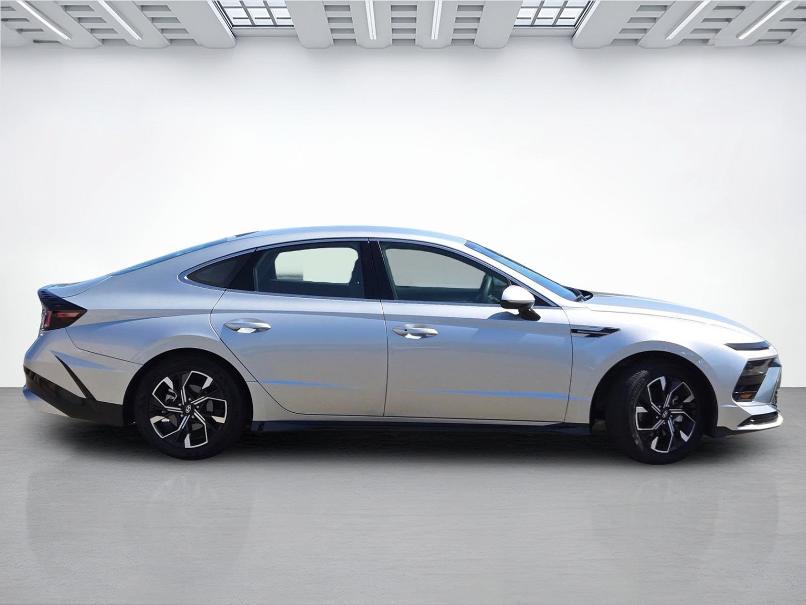Used 2025 Hyundai Sonata SEL FWD image 3