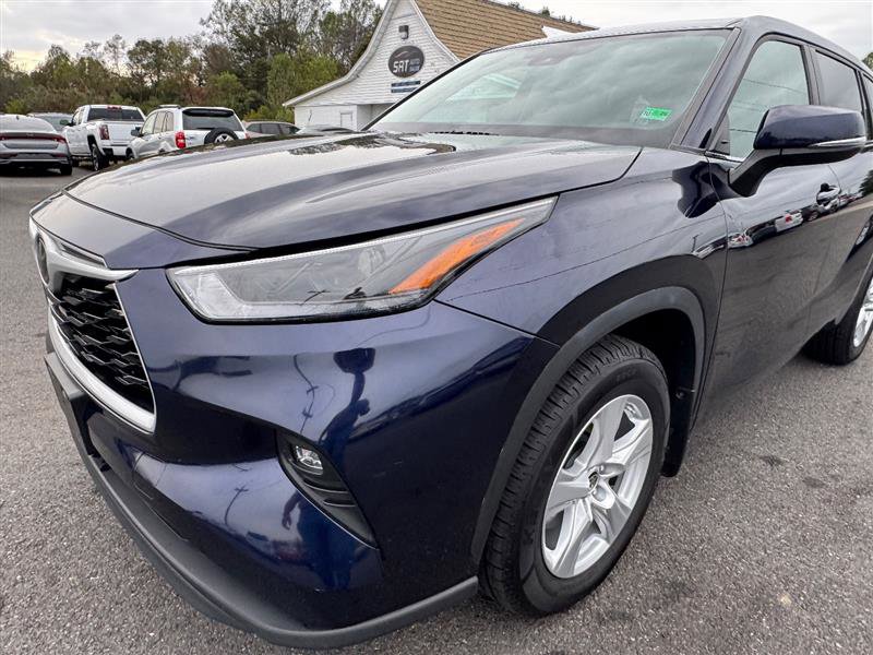 Used 2024 Toyota Highlander LE image 9