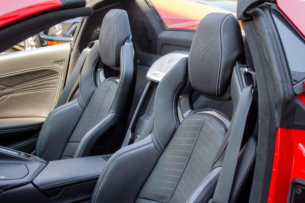 Used 2025 Chevrolet Corvette Z06 RWD image 12