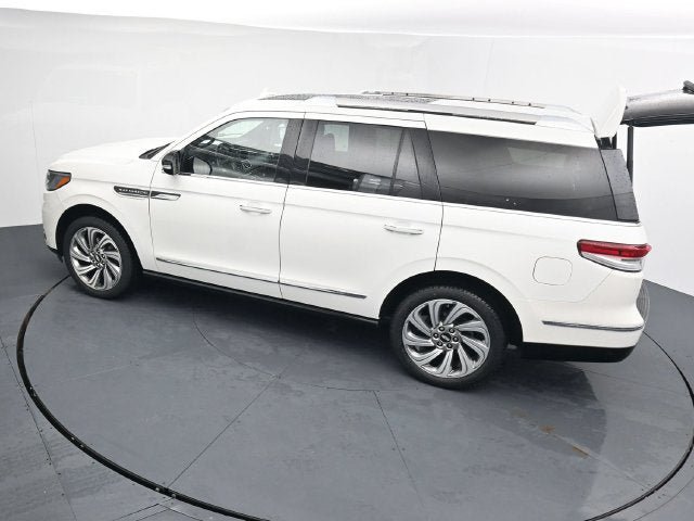 Used 2023 Lincoln Navigator Reserve AWD/4WD image 28