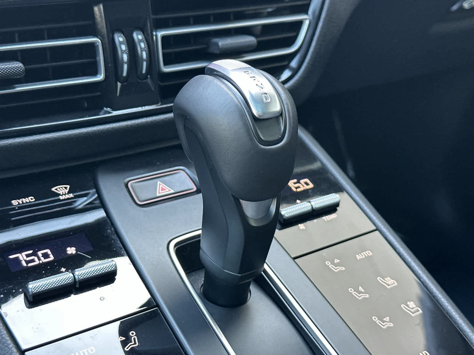 Certified 2025 Porsche Macan AWD/4WD image 24