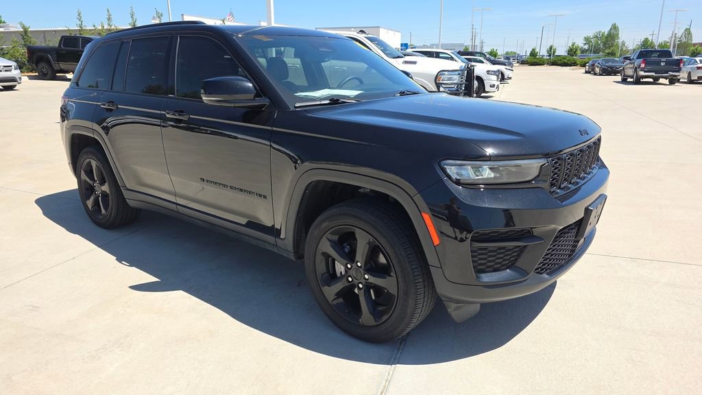 Used 2023 Jeep Grand Cherokee Altitude AWD/4WD image 7